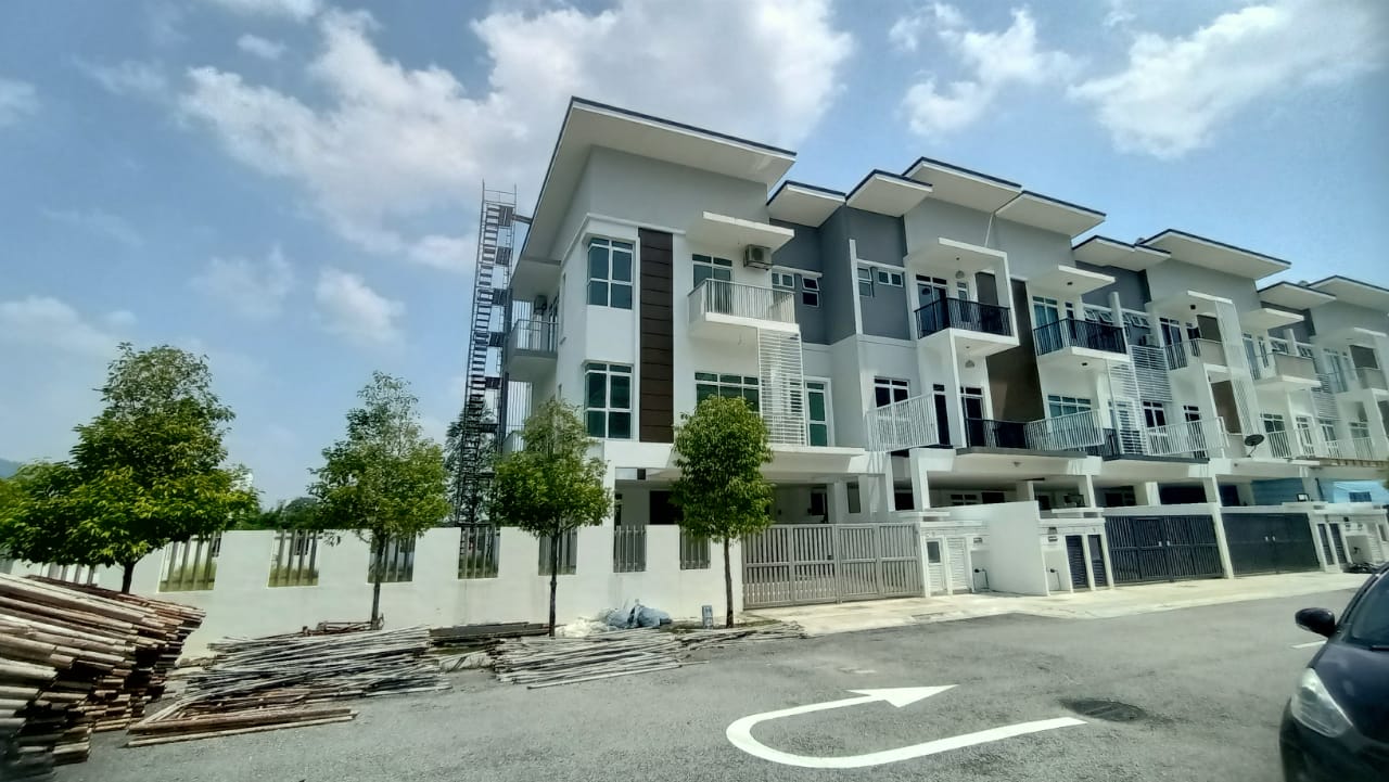 Corner Unit 3 Storey Superlink Puncak Indah Ampang - photo 3