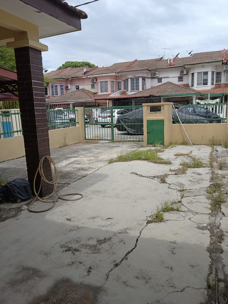 Newly Painted 2 Storey Lrg Pending Bandar Puteri - photo 3
