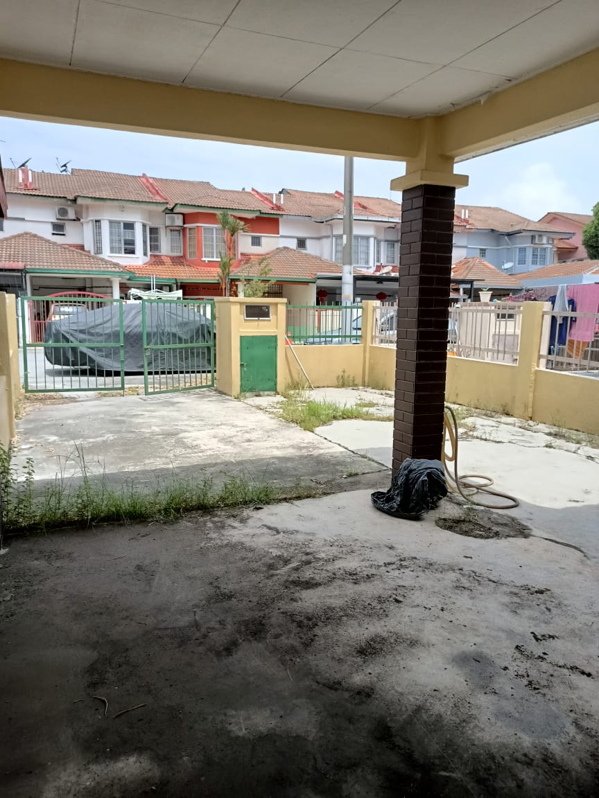 Newly Painted 2 Storey Lrg Pending Bandar Puteri - photo 4