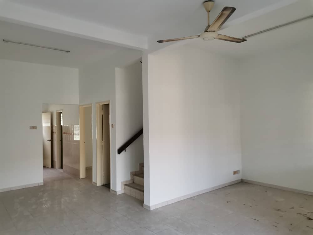 Newly Painted 2 Storey Lrg Pending Bandar Puteri - photo 7