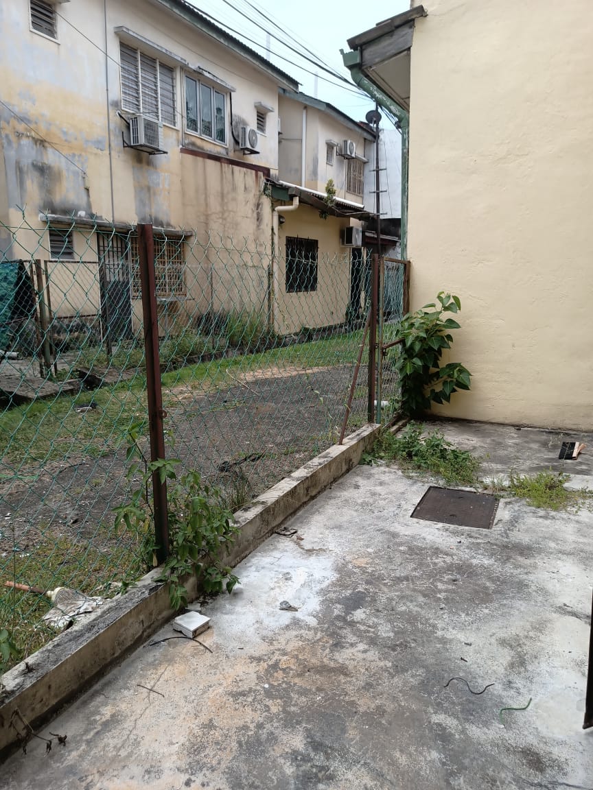 Newly Painted 2 Storey Lrg Pending Bandar Puteri - photo 11