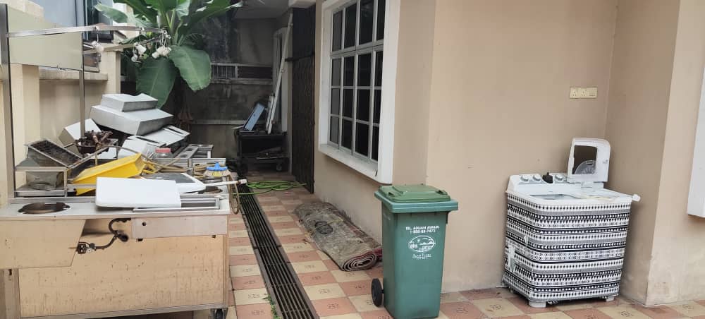 RENOVATED Semi D With BIG Land Rowther Gombak - photo 4