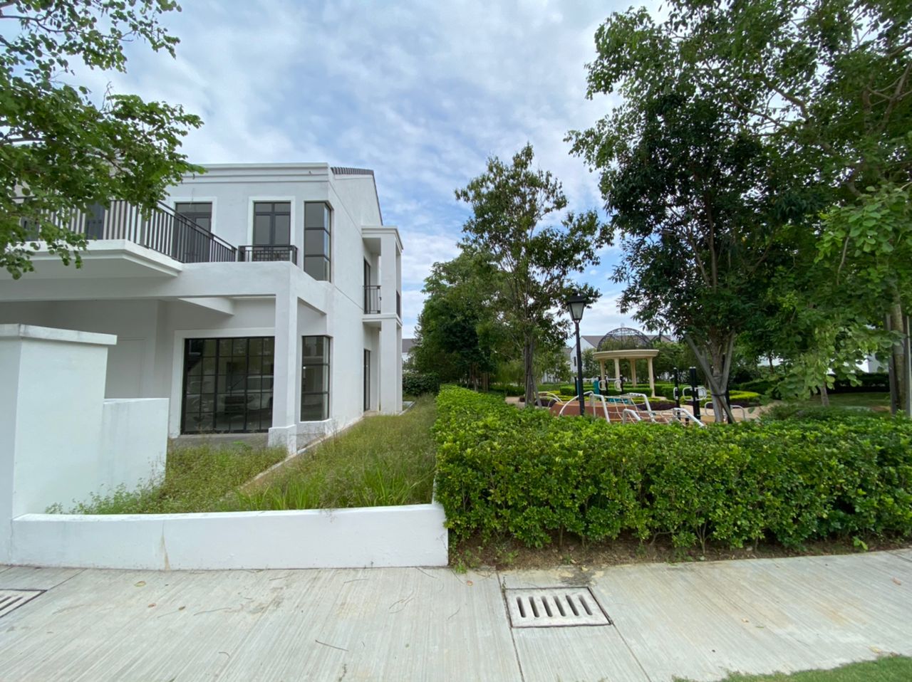 WTL 2-STOREY LINK HOME 22x70 MONET LILY SUNSURIA - photo 2
