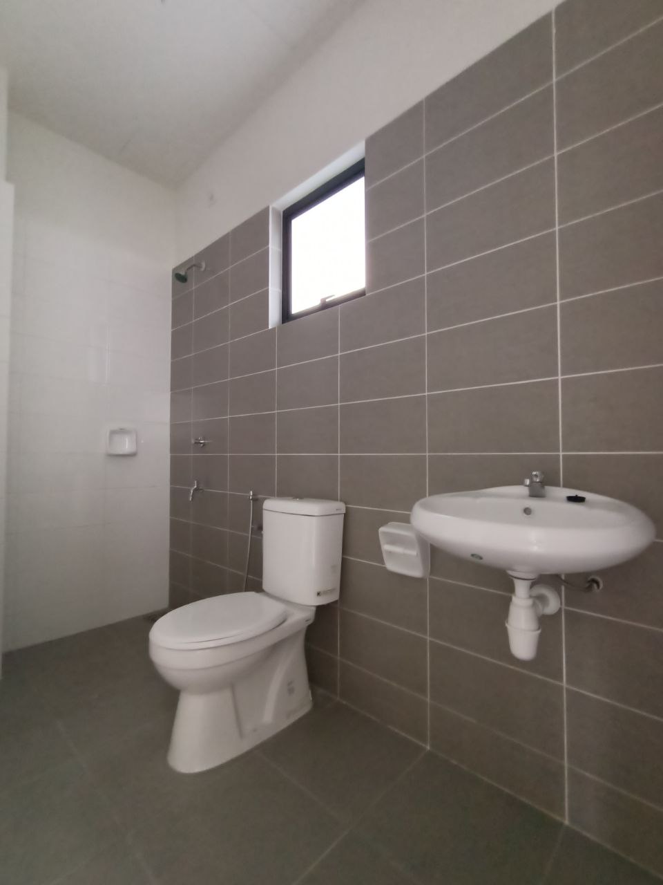 END LOT Double Storey Serene Heights Bangi - photo 2