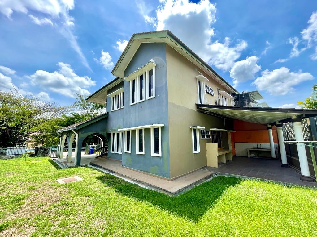 FACING OPEN Semi-D Double Storey Shah Alam