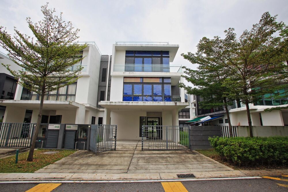 Triple Storey Semi D Grove LakeFields Sungai Besi