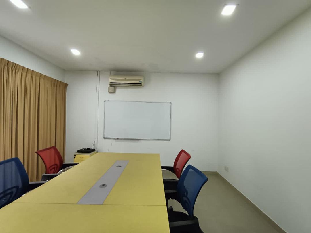 Damansara Perdana Office  By Chai - photo 5