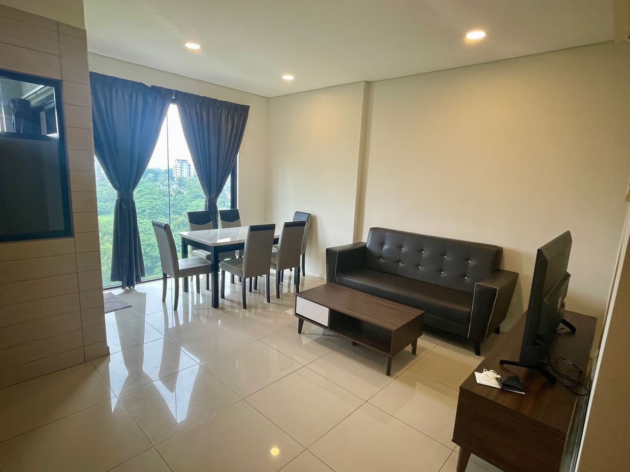 D Latour 3Bedroom FF By Shawn - photo 2