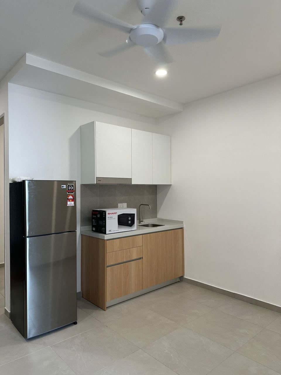 Yolo Signature Suites 3Bed FF By BL - photo 2