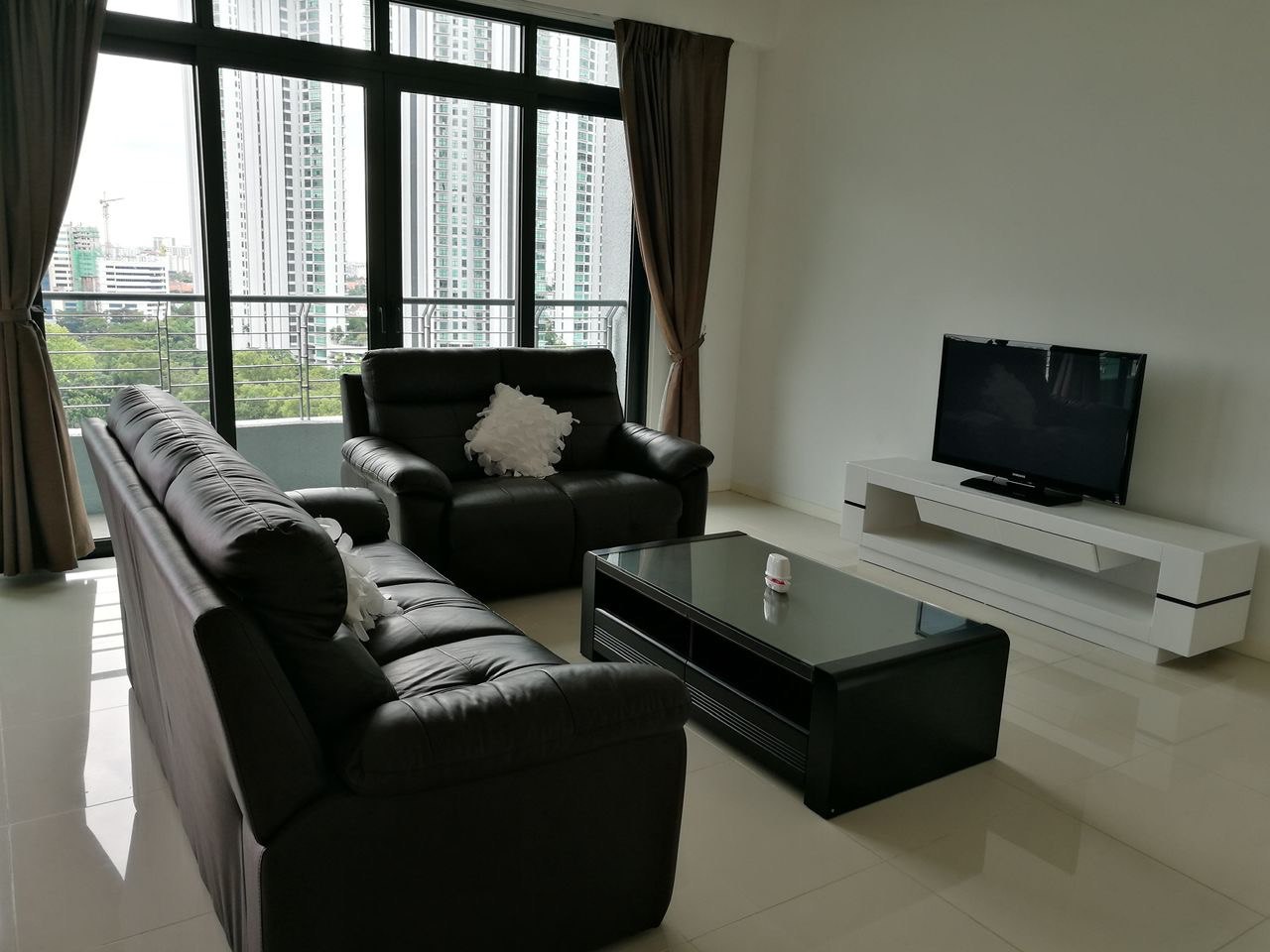 Tropicana Avenue 3Bed FF By Shawn - photo 3