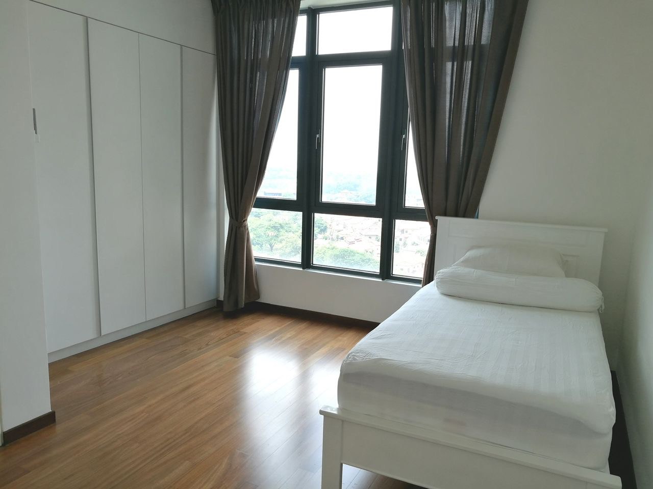 Tropicana Avenue 3Bed FF By Shawn - photo 7
