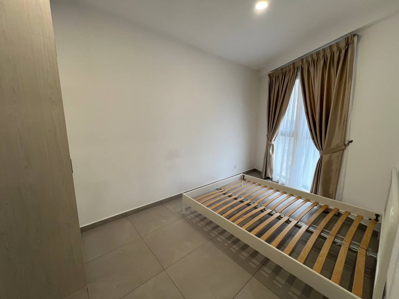 Yolo Signature 1Rooms FF By BL - photo 3
