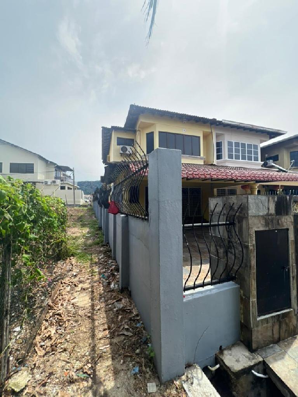 End Lot Double Storey Terrace Alor Akar - photo 2