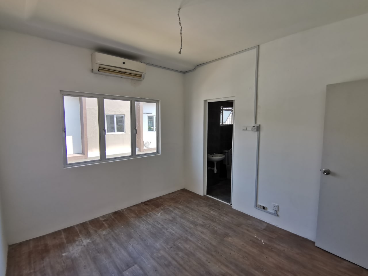 Corner Lot 2 Storey Terrace Casa Green Cybersouth - photo 5