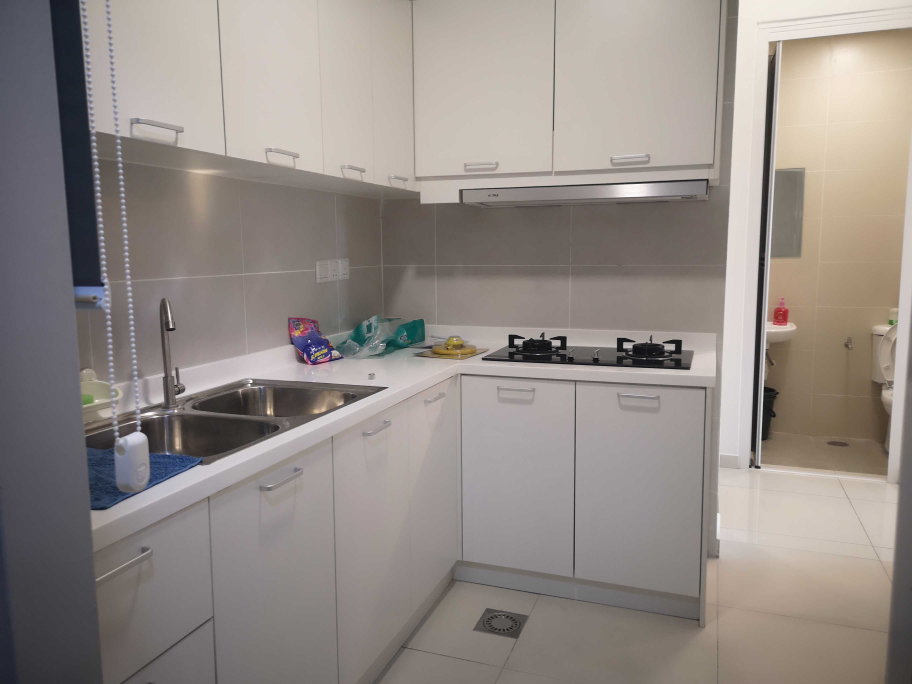 City Of Green Condo 1200sf Freehold Fully Furnishe