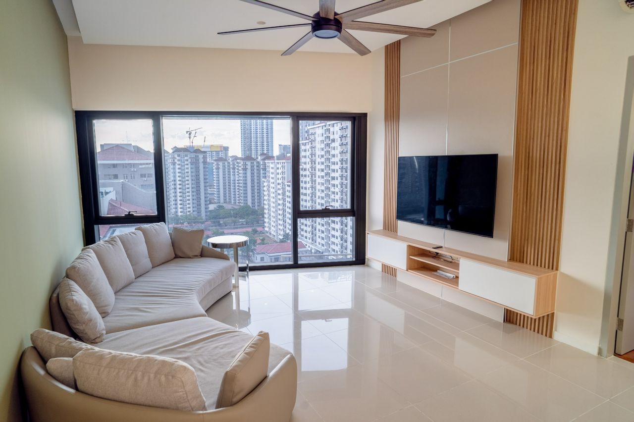 Sapphire Paradigm FF 4R3B2CP For rent by BL