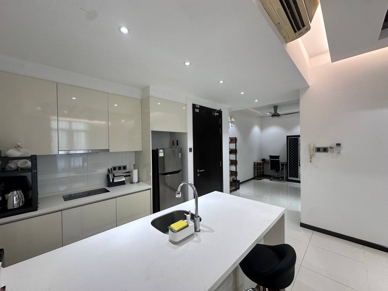 Tropicana Avenue 2room unit by Shawn - photo 6