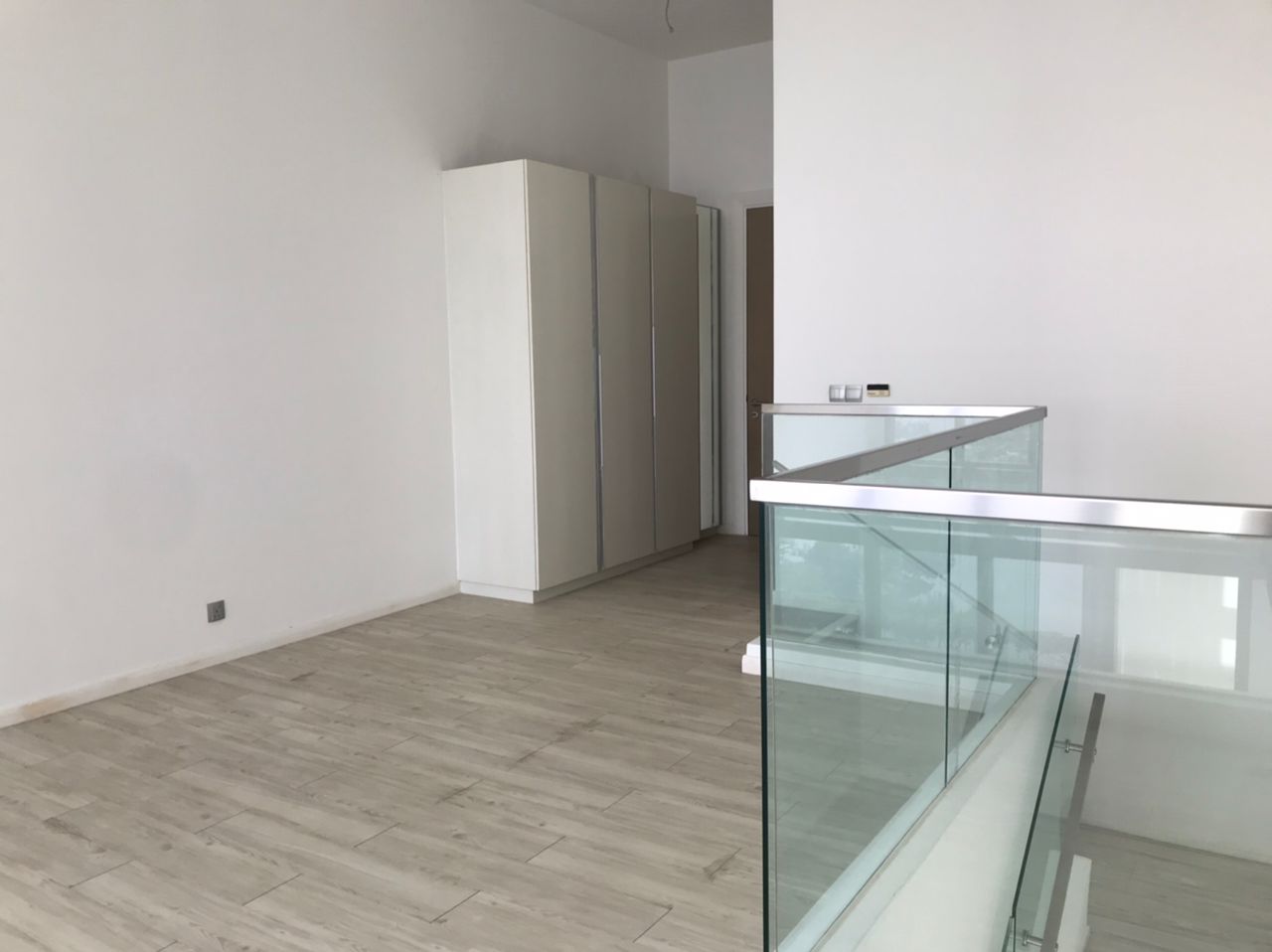M City 910sf Partly SELL 550k - photo 4