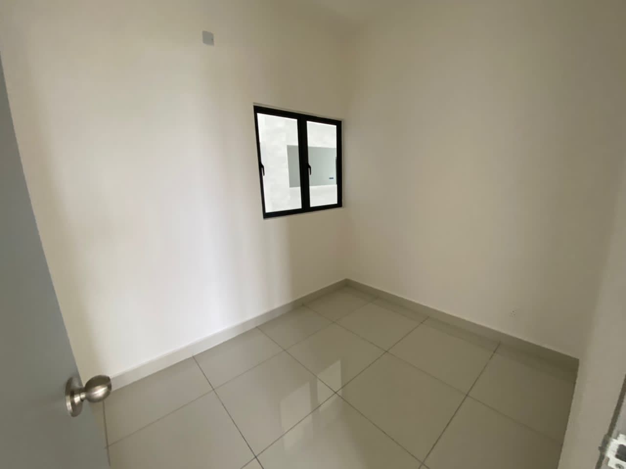 Traders Garden Rent 3R 773sf - photo 6