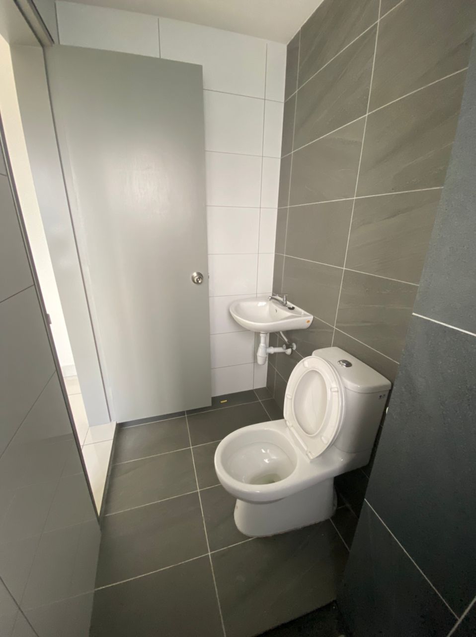 Traders Garden Rent 2R 604sf - photo 3