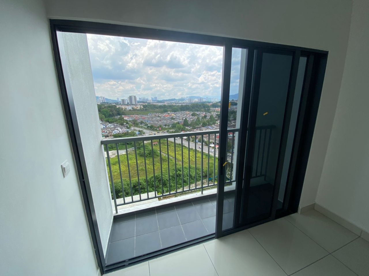 Traders Garden Rent 2R 604sf - photo 5
