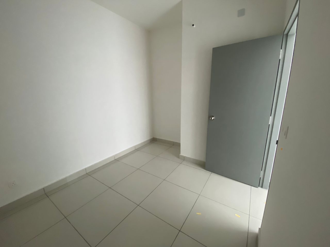 Traders Garden Rent 2R 604sf - photo 10