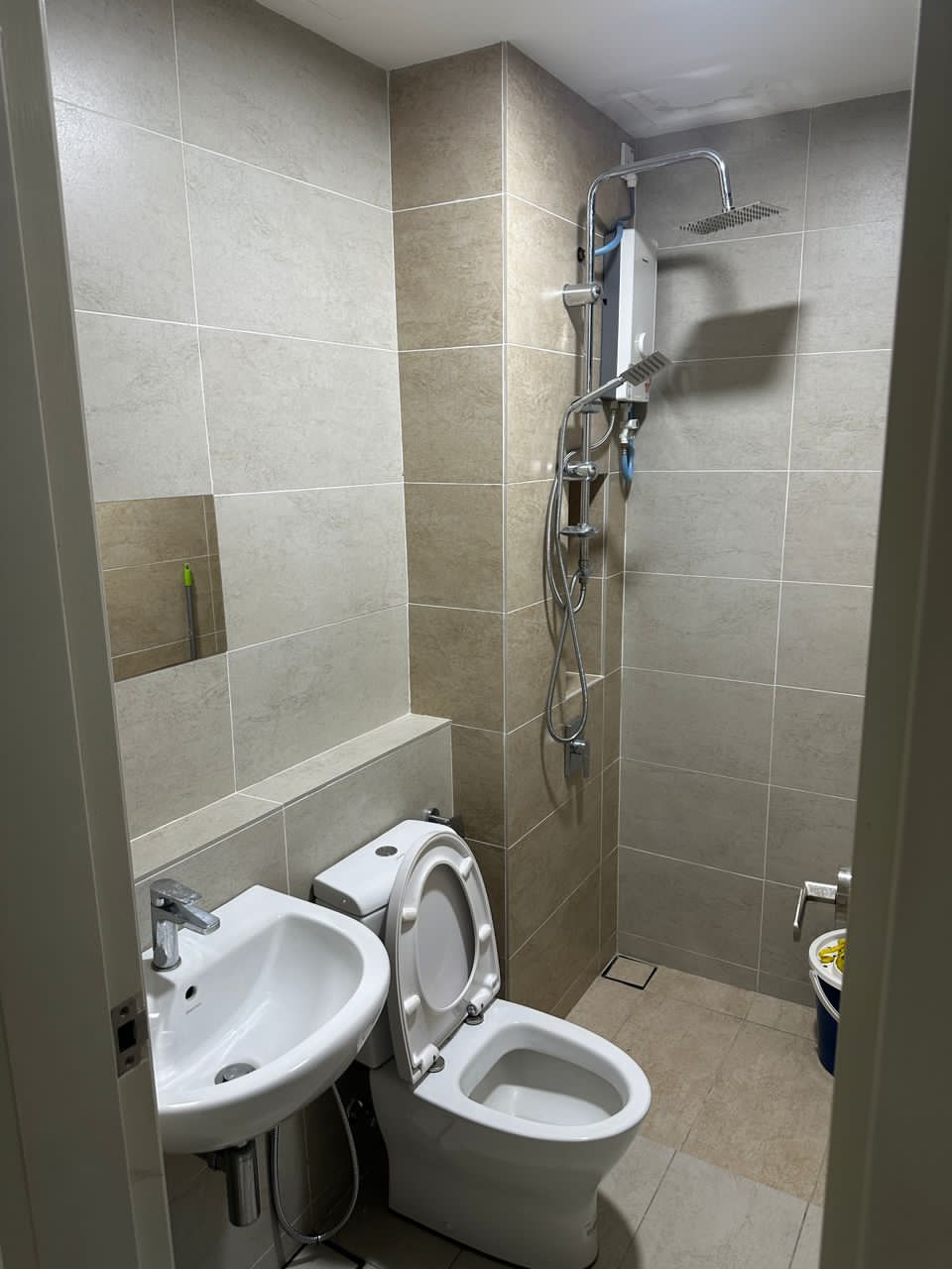 Setia City 2plus1 bed 2 bath 985sf FF 2800 - photo 2