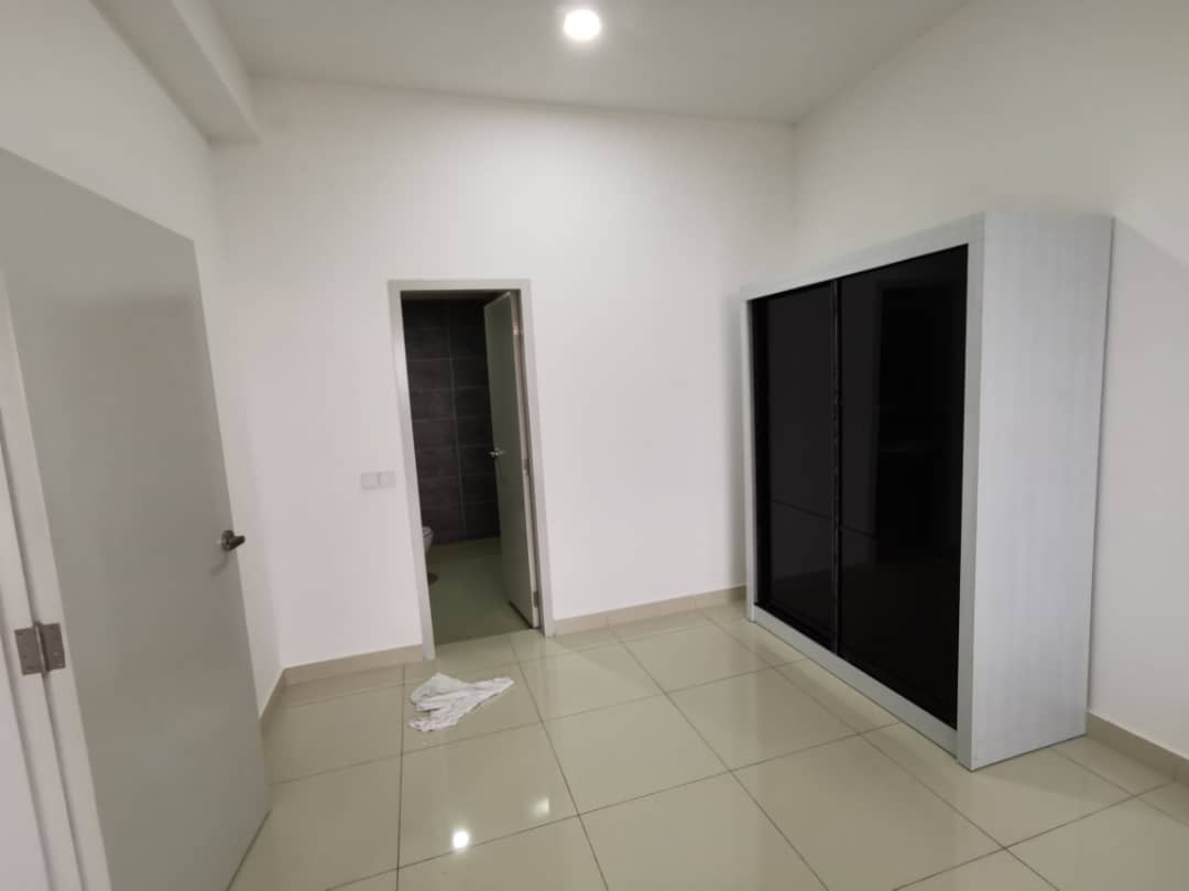 Setia City 3 bed 2 bath 1045sf FF 3000 - photo 11
