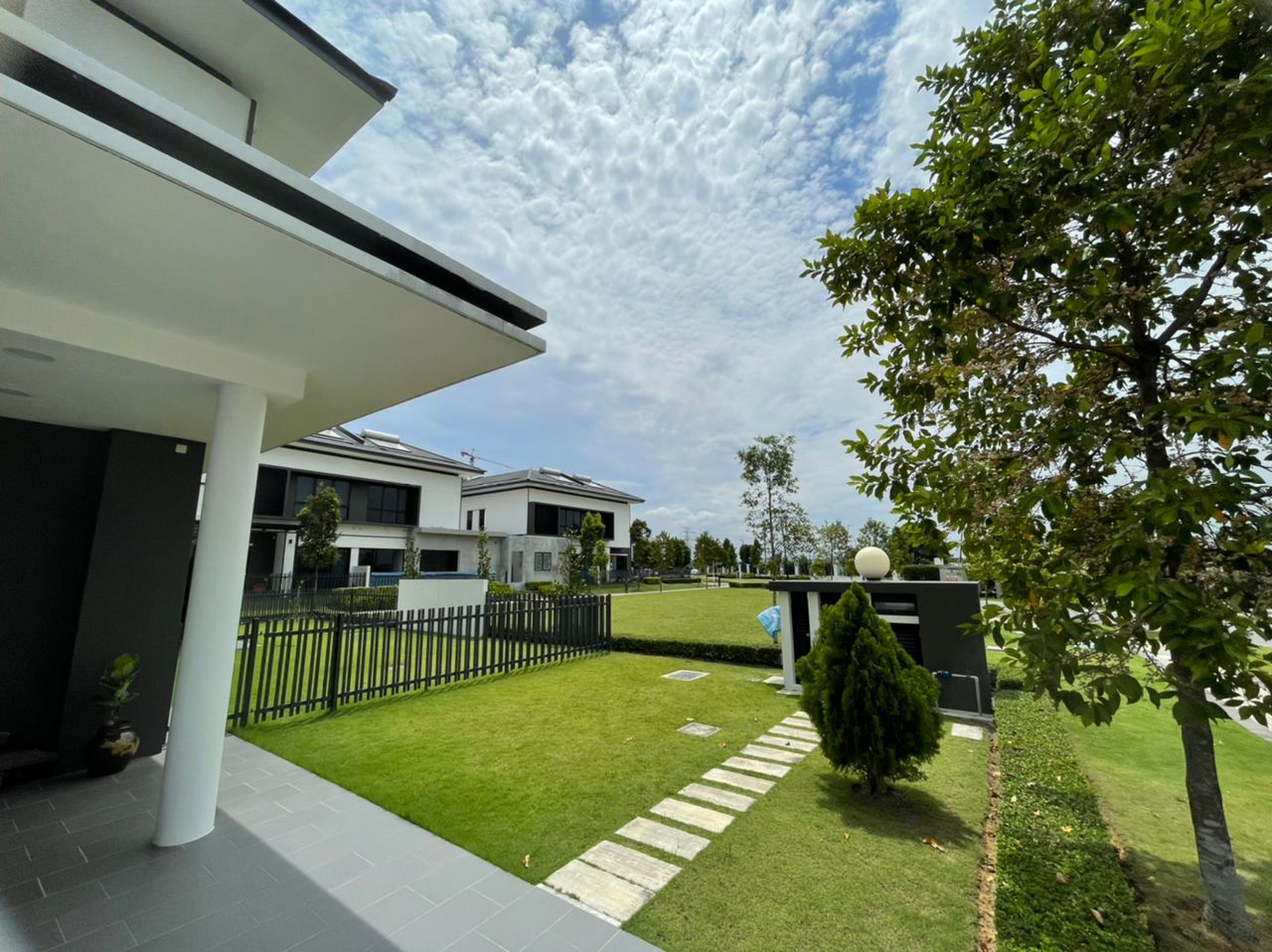 Dremien Eco Ardence Semi D 4 bed 4 bath 2x22 mil - photo 4