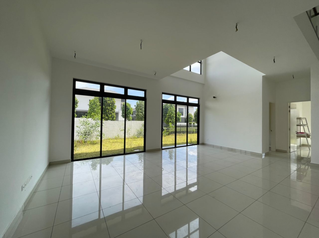 Dremien Eco Ardence Semi D 5 bed 4 bath 2x58 mil - photo 2
