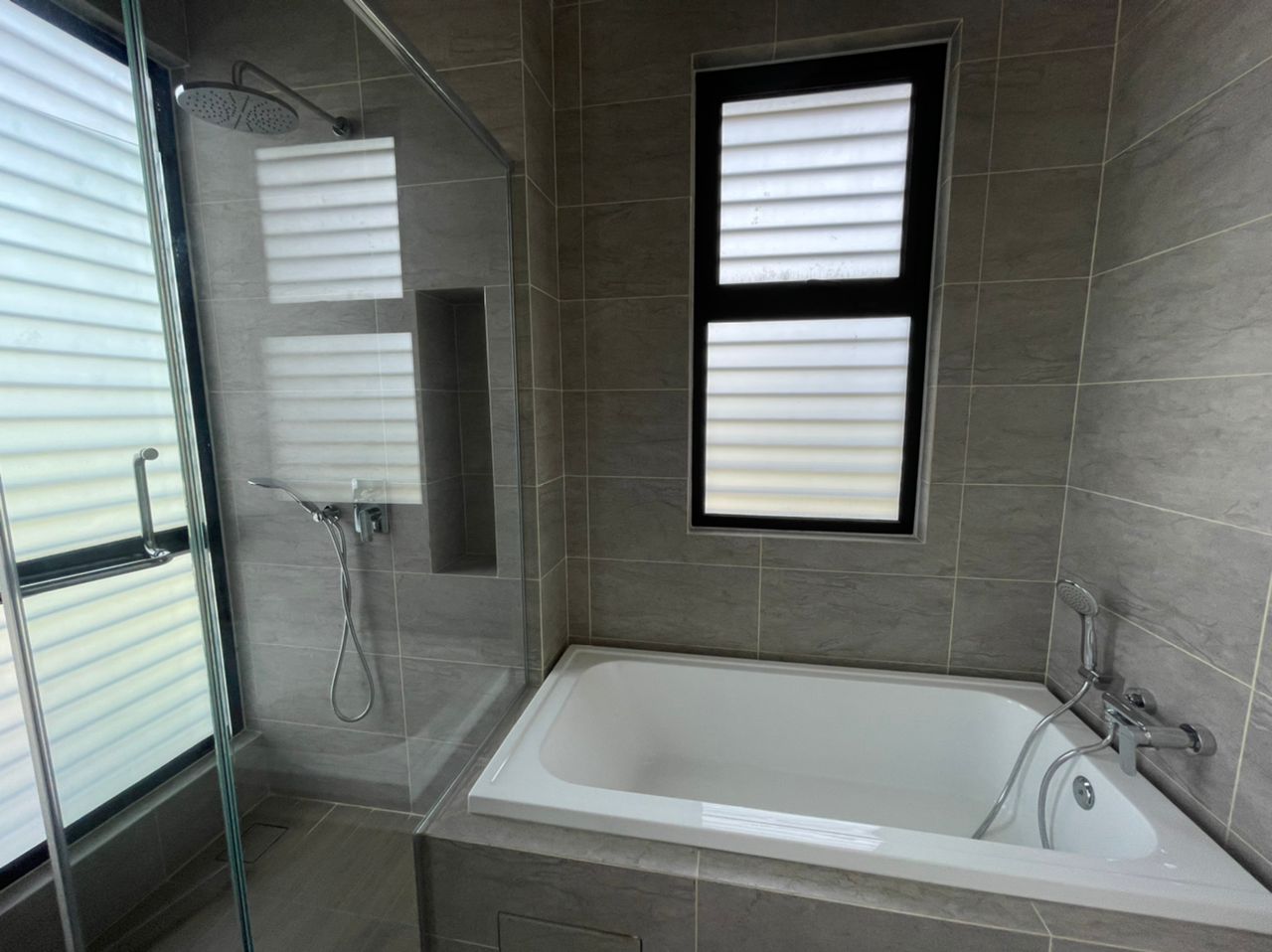 Dremien Eco Ardence Semi D 5 bed 4 bath 2x58 mil - photo 7