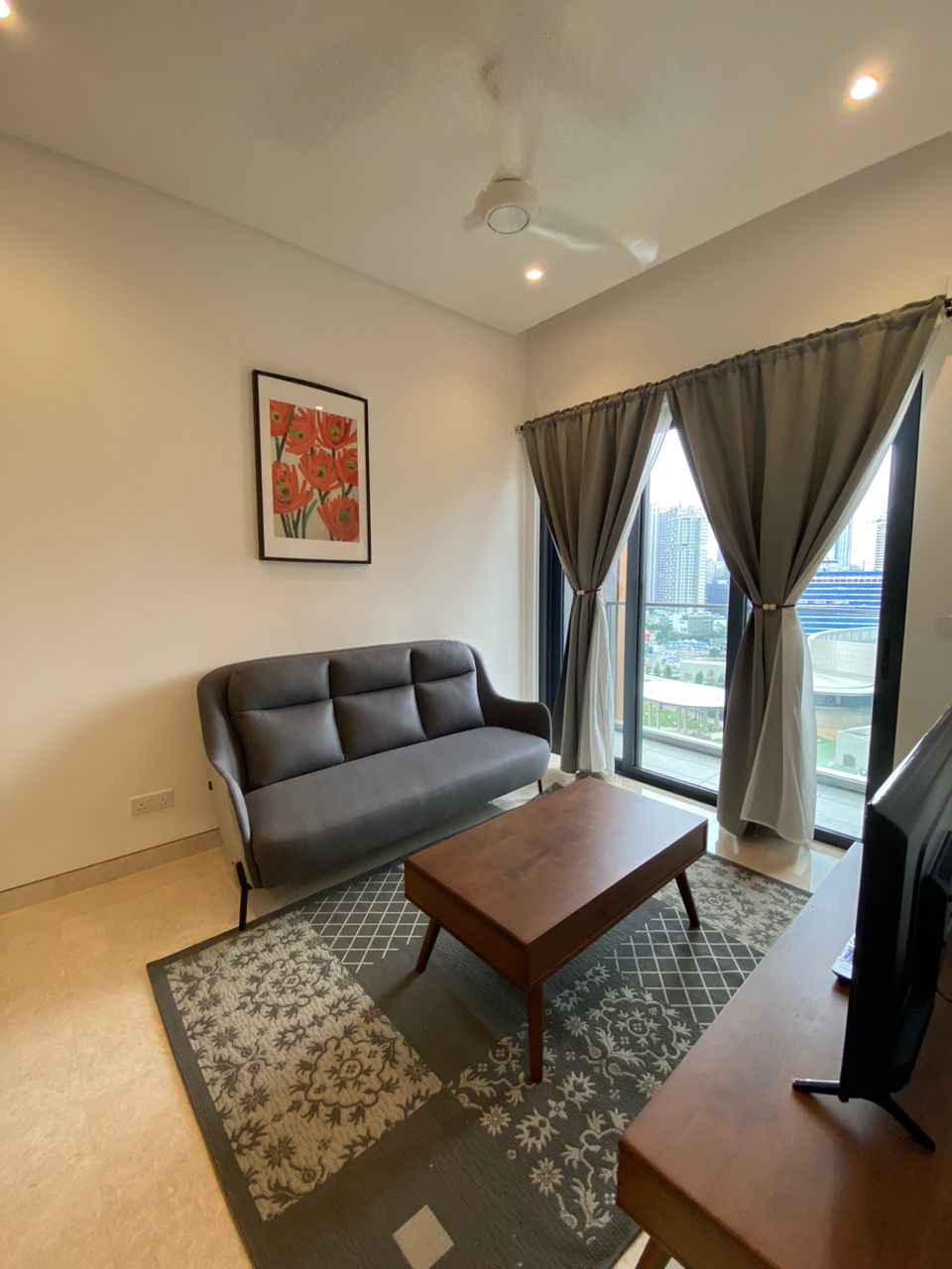 Lucentia 1 bed 554sf FF - photo 3