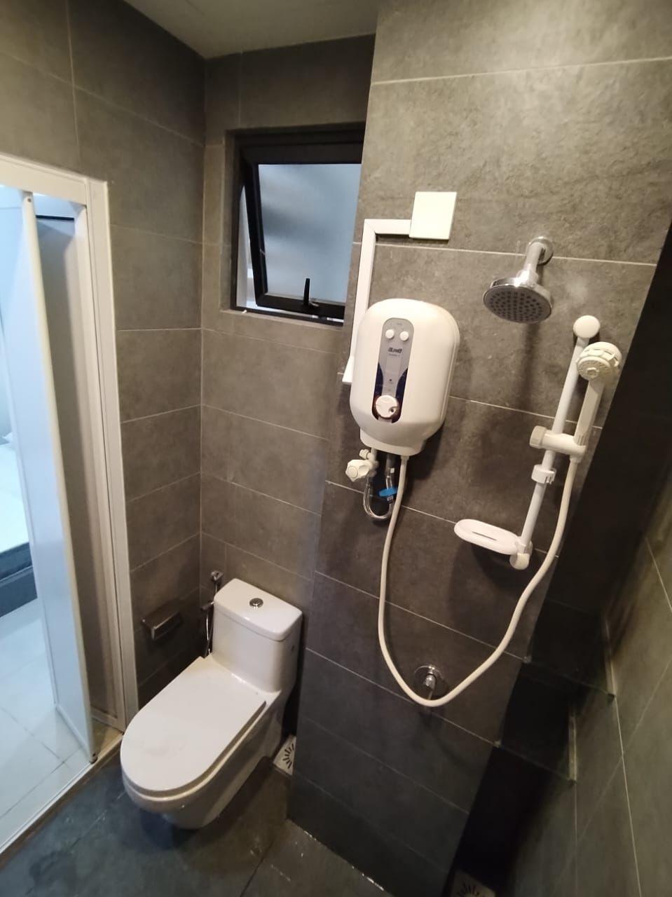 Neu Suites 2R2B 430sf 2000 - photo 2
