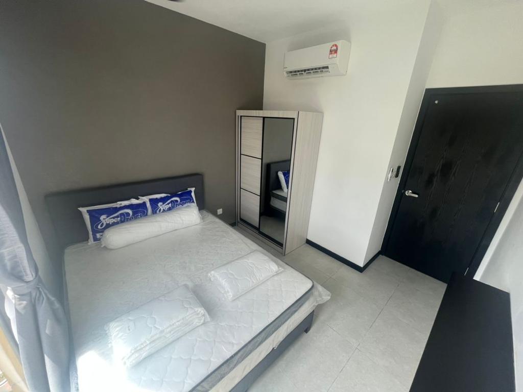 Neu Suites 2R1B 430sf 1700 - photo 2