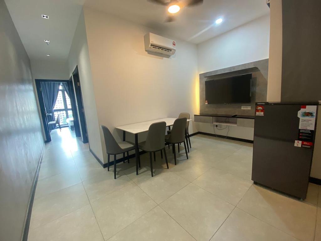 Neu Suites 2R1B 430sf 1700 - photo 4