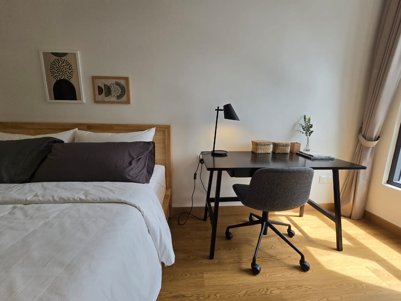 Freehold walking distance 180M to LRT station - photo 8