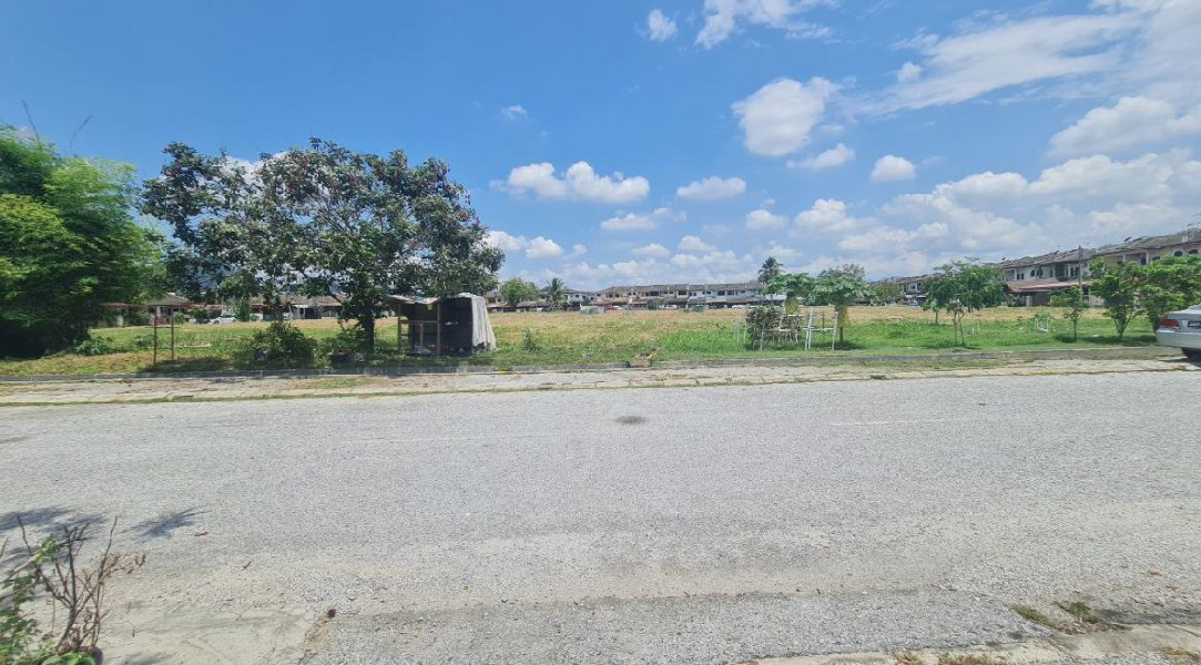 Rumah 2 Tingkat DEPAN PADANG Untuk Dijual di Halaman Ampang, Ipoh Perak - photo 2