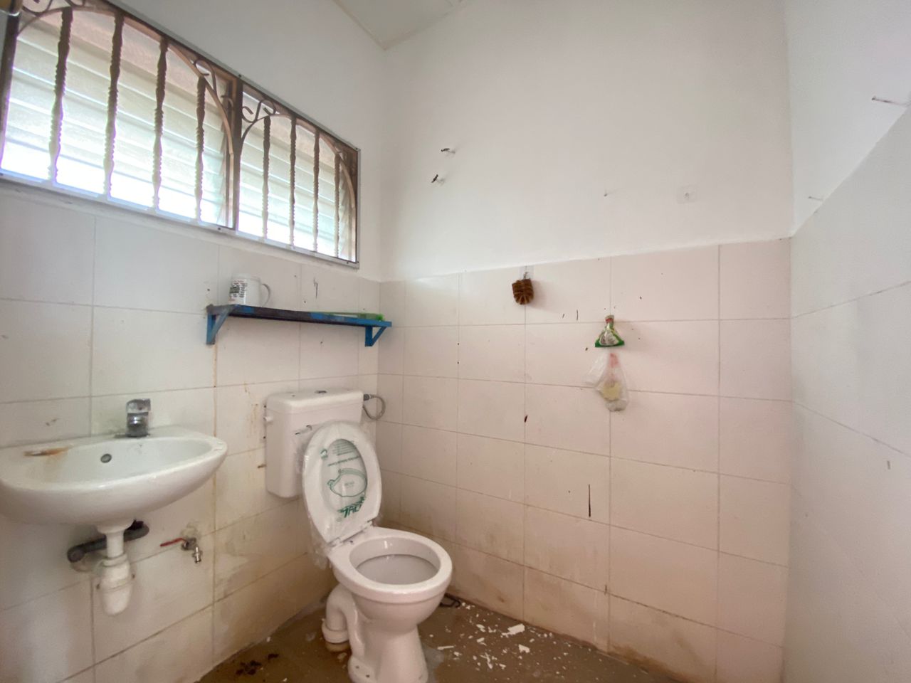 Taman Daya Two And Half Storey - photo 3