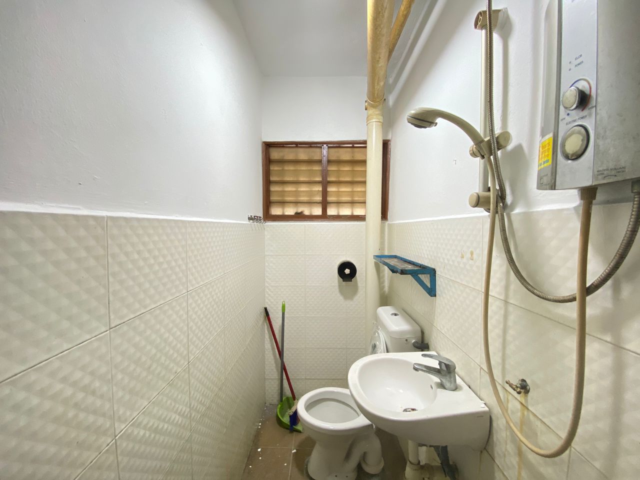 Taman Daya Two And Half Storey - photo 4