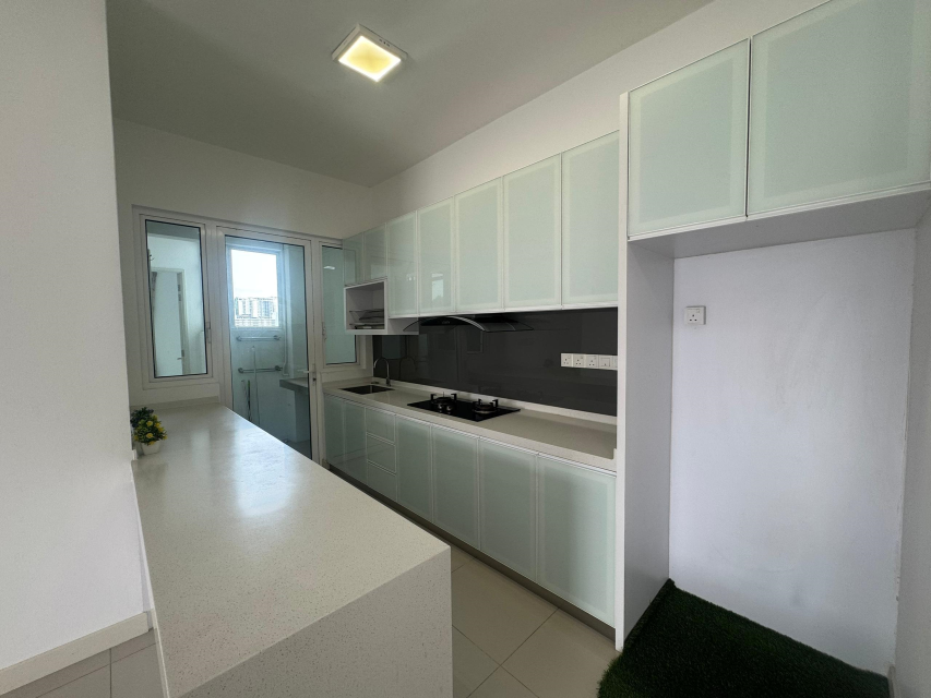 Scenaria Condo 1300sqft - photo 2