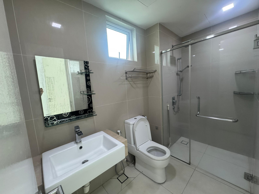 Scenaria Condo 1300sqft - photo 8