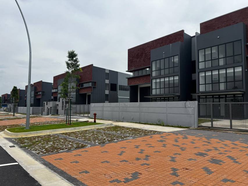 Elmina Business Park The Twin 23k - photo 2