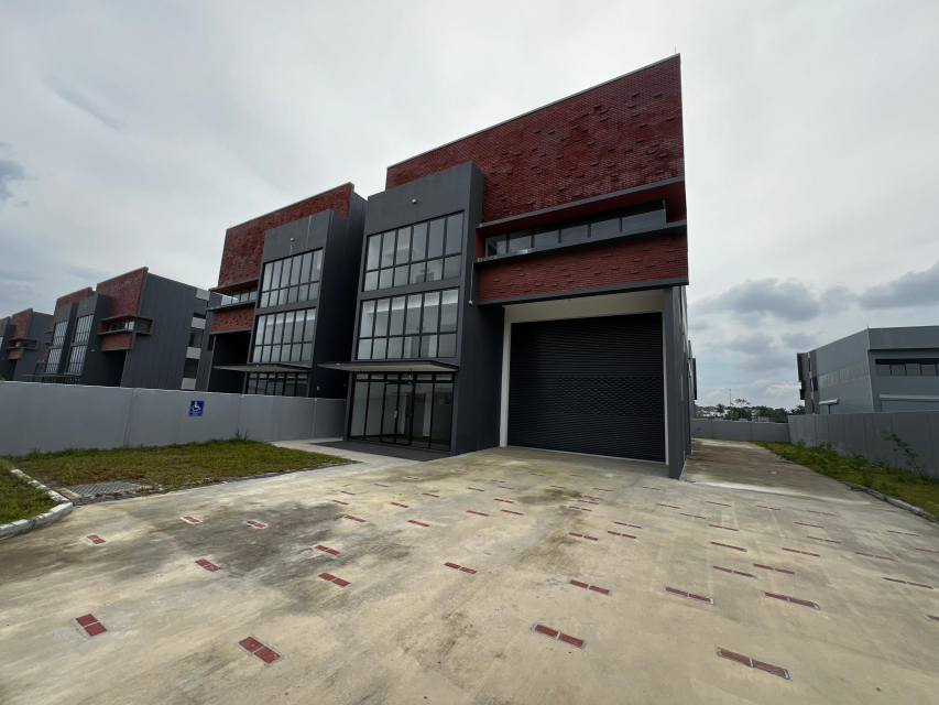Elmina Business Park The Twin 23k - photo 4