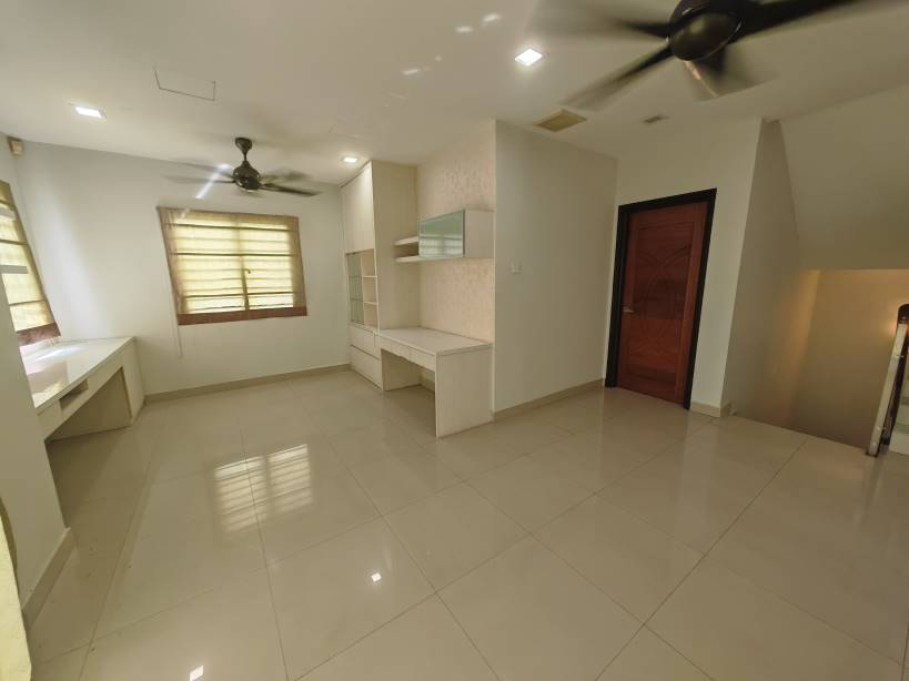 Seri Aman Heights Three Storey Semi D Corner - photo 3