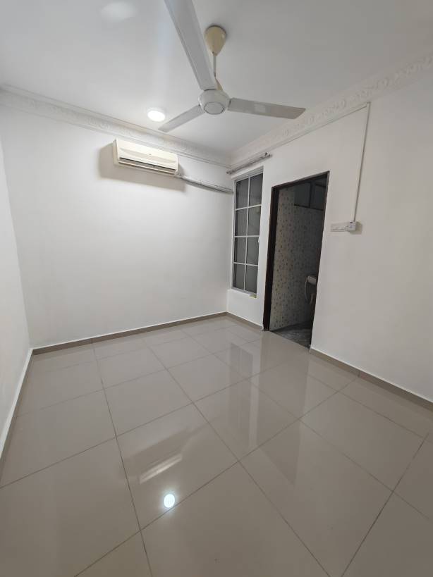 Laman Rimbunan Three Storey House 148 - photo 4