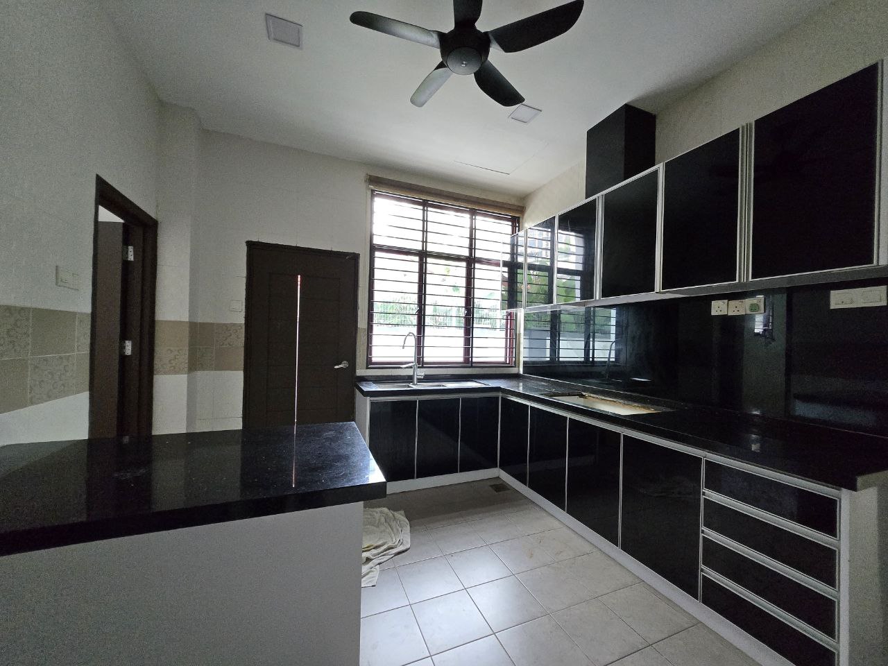 Taman Yarl Three And Half Storey Bungalow - photo 2