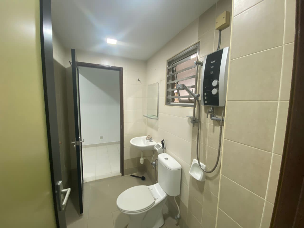 Laman Rimbunan Two And Half Storey 135T - photo 10