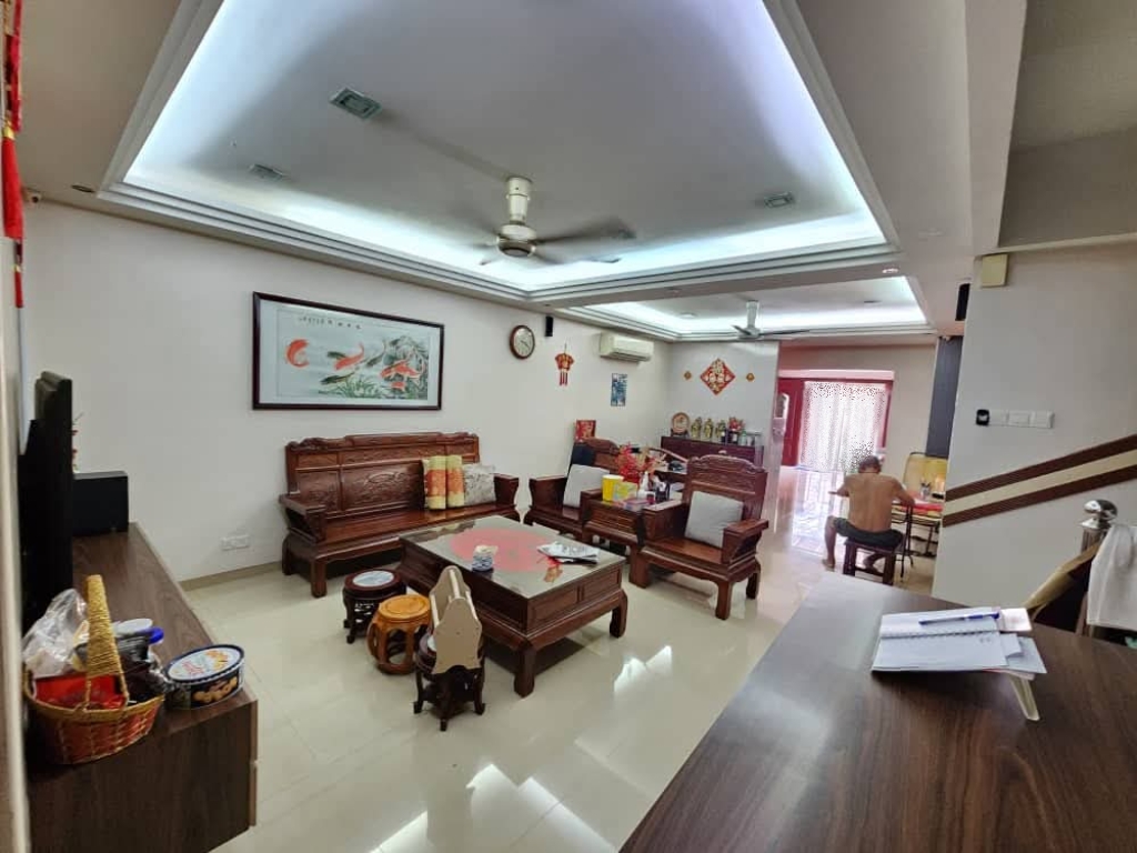 Laman Rimbunan Three Storey 155