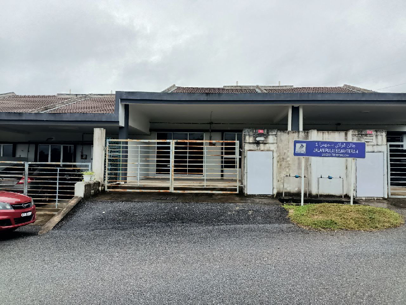 Teres Setingkat Taman Pulai Sejahtera - photo 1