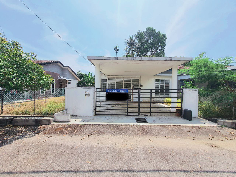 SEMI-D SETINGKAT PELINDUNG PANTAI BESERAH